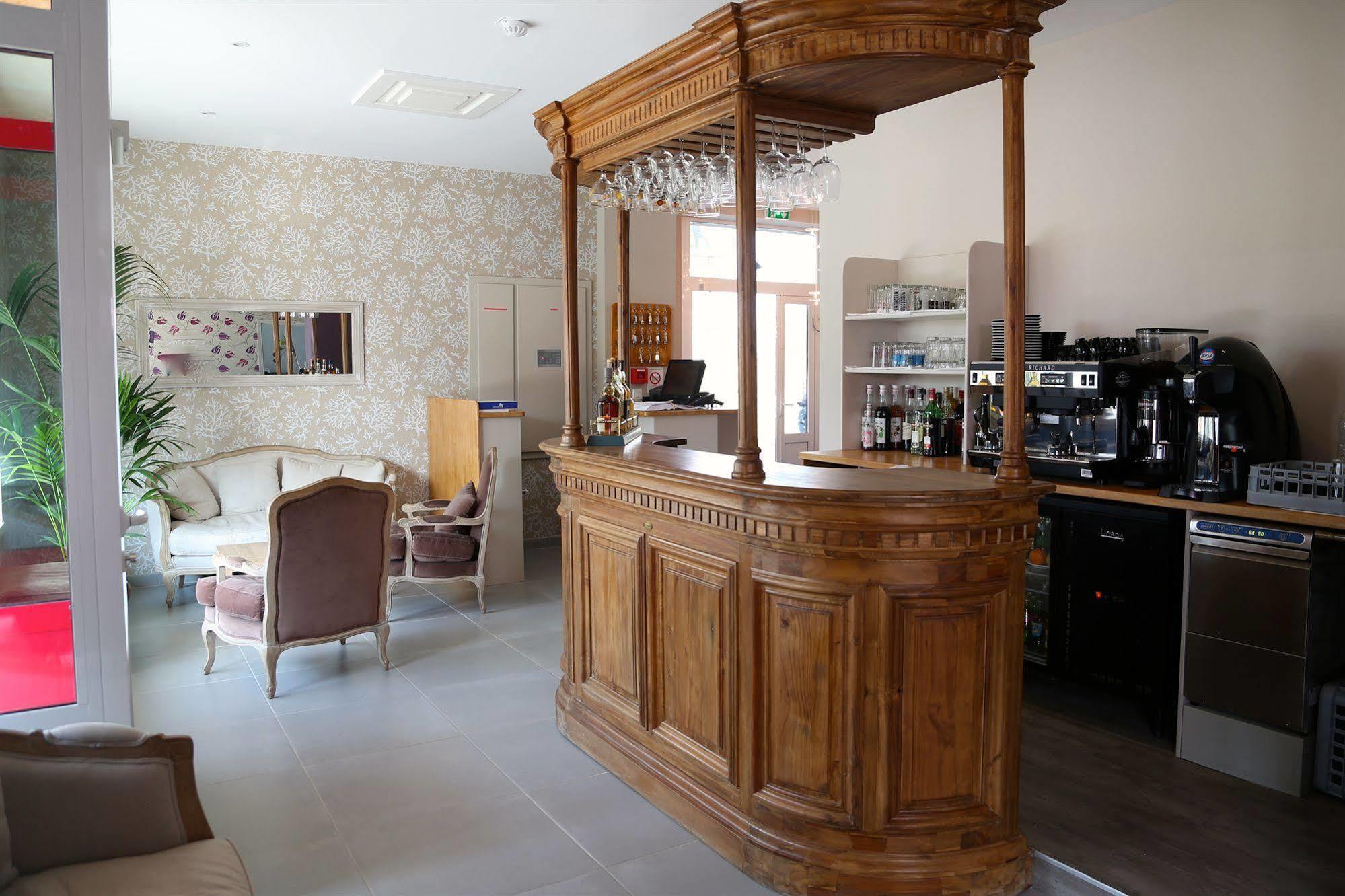 Hotel Restaurant Le Lion D'Or Сент-Илер-дю-Аркуэ Экстерьер фото